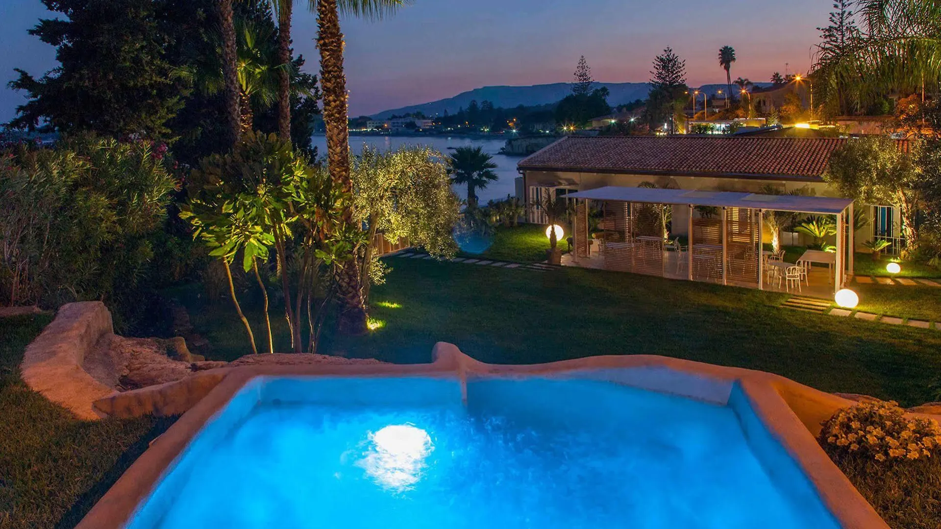 **** Hotell Calapetra Resort Fontane Bianche Italien